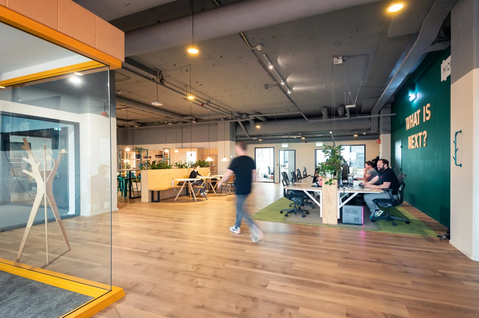 Het E-Polis-team aan het werk in het Microlab in Eindhoven